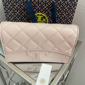 NWOT Tory Burch Savannah Chain Crossbody/Clutch!
